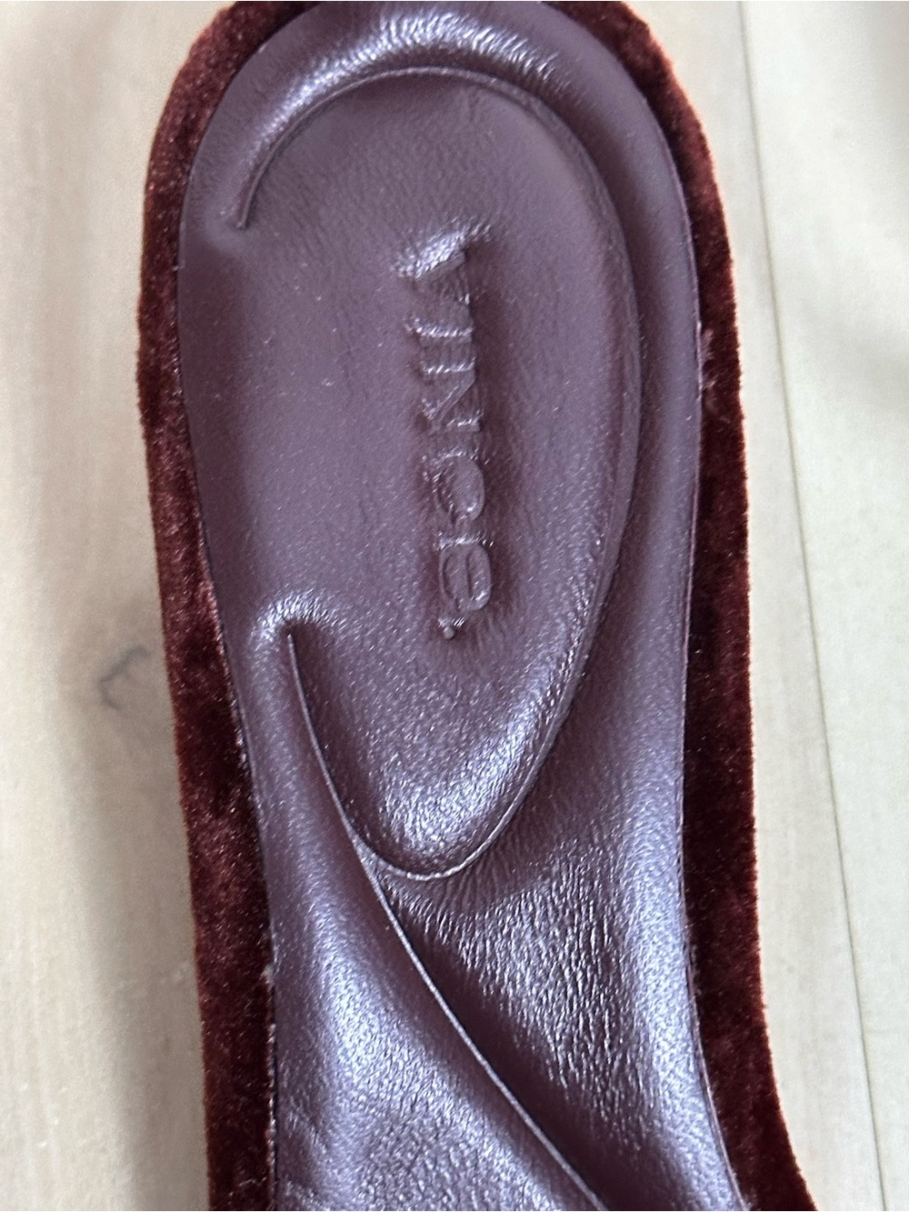 Vince Prue City Kitten Heel Sandal in Pinot Velvet 8.5 M - Picture 9 of 14